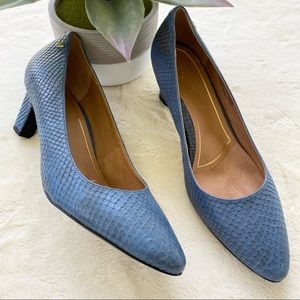 Vionic Madison Mia blue snakeskin comfort pumps 8